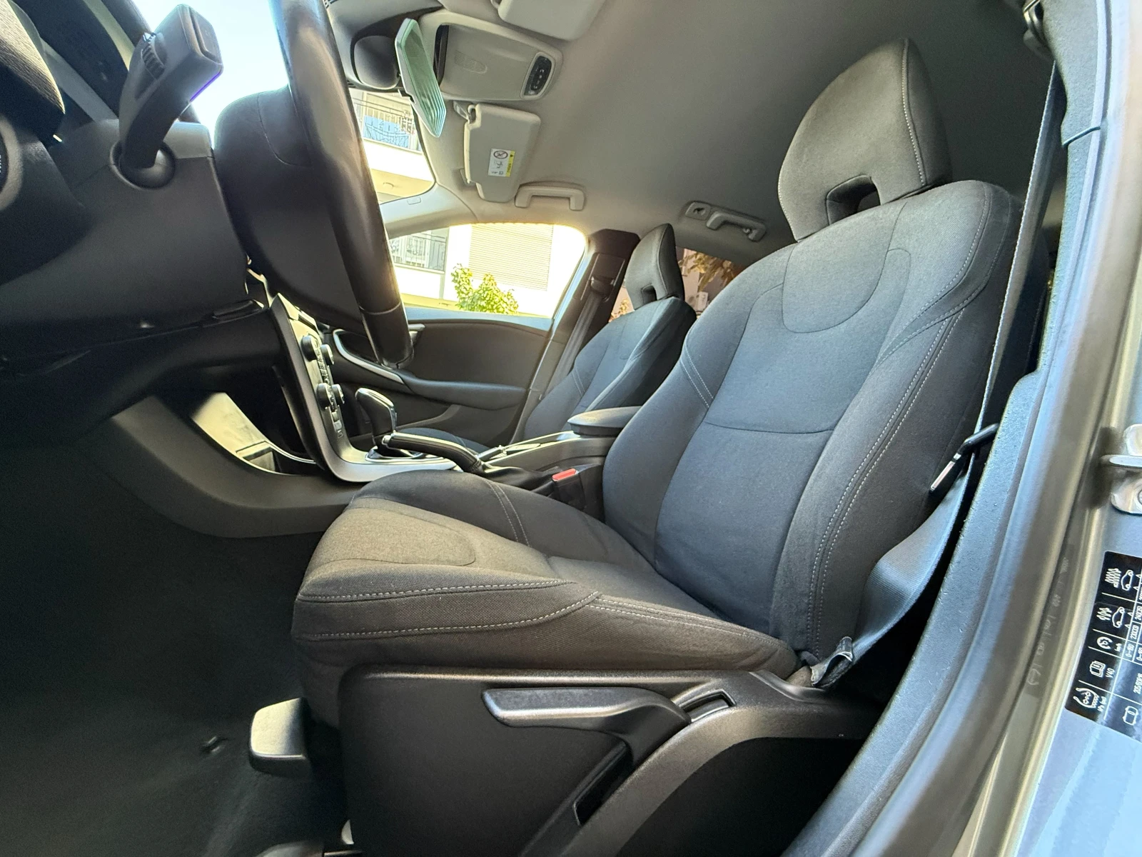 Volvo V40 Cross-Country-2.0D-AVTOMAT-150к.с-ШВЕЙЦАРИЯ, снимка 13 - Автомобили и джипове - 56120636