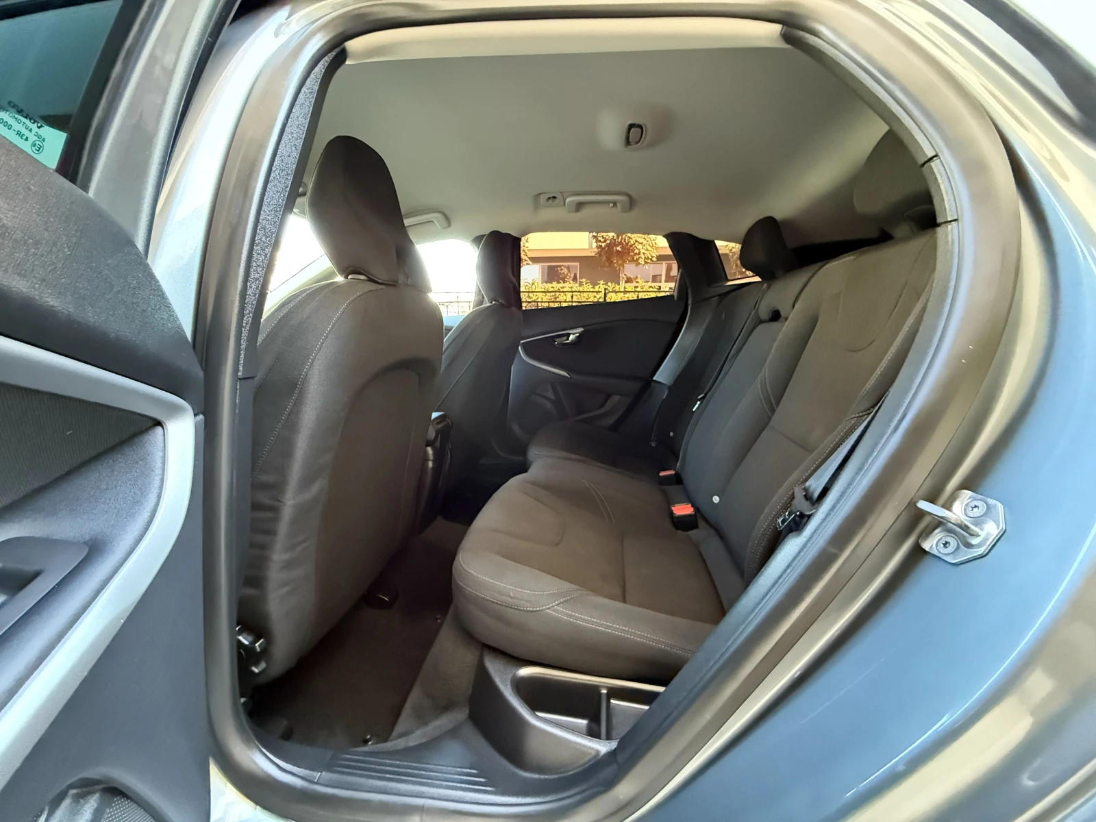 Volvo V40 Cross-Country-2.0D-AVTOMAT-150к.с-ШВЕЙЦАРИЯ, снимка 15 - Автомобили и джипове - 56120636