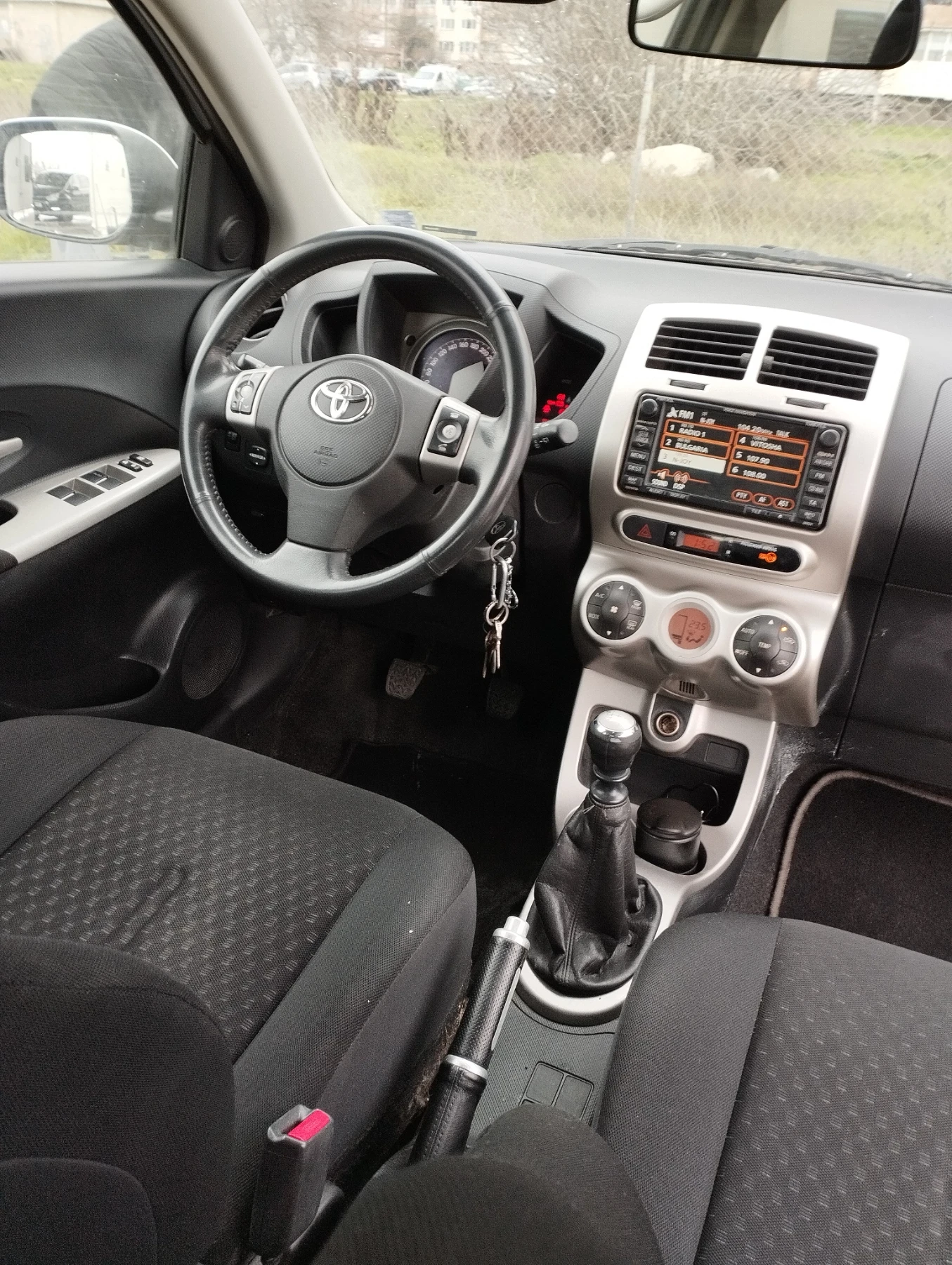 Toyota Urban Cruiser, снимка 8 - Автомобили и джипове - 53879338