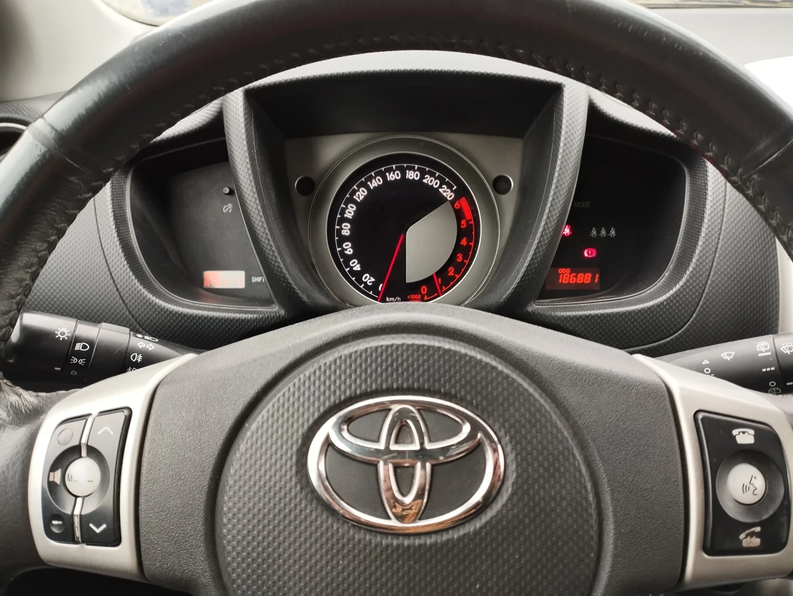 Toyota Urban Cruiser, снимка 7 - Автомобили и джипове - 53879338