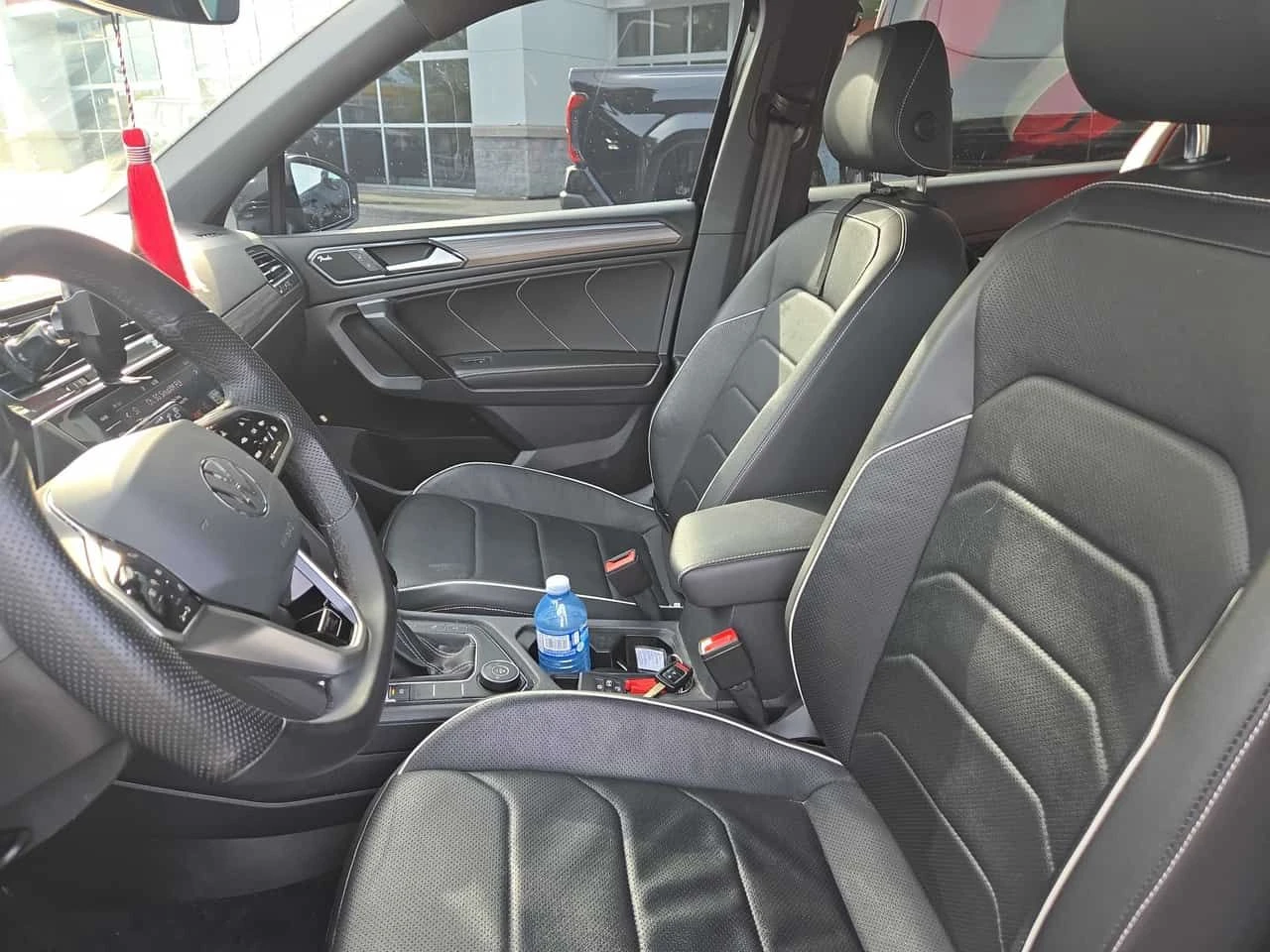 VW Tiguan * Highline R Line * CARFAX * ПОДГРЕВИ * ПАНО * , снимка 11 - Автомобили и джипове - 54884912