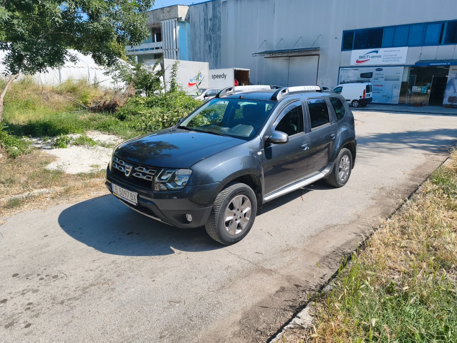 Dacia Duster, снимка 8 - Автомобили и джипове - 55093527