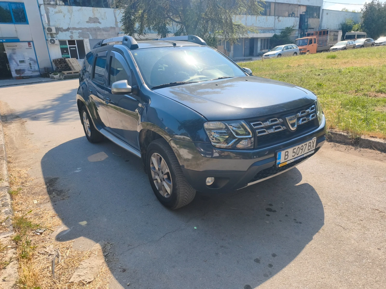 Dacia Duster, снимка 2 - Автомобили и джипове - 55093527