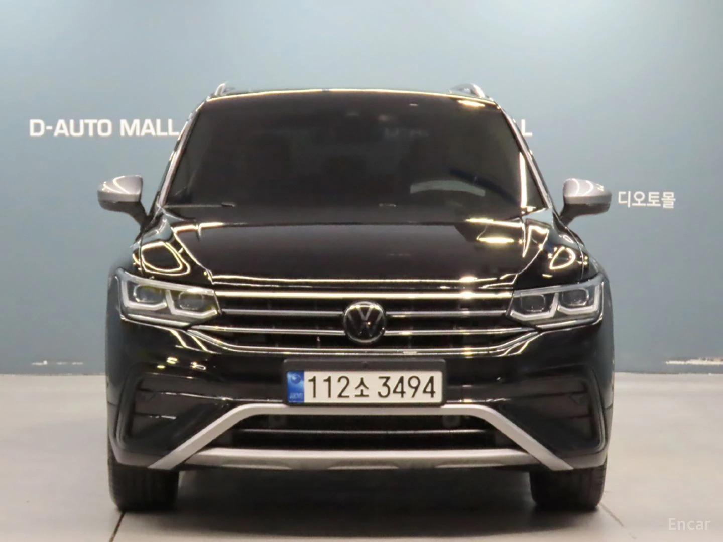 VW Tiguan PRESTIGE - DISTRONIC - ПОДГРЕВИ - ОБДУХ - 360 -, снимка 2 - Автомобили и джипове - 56103461