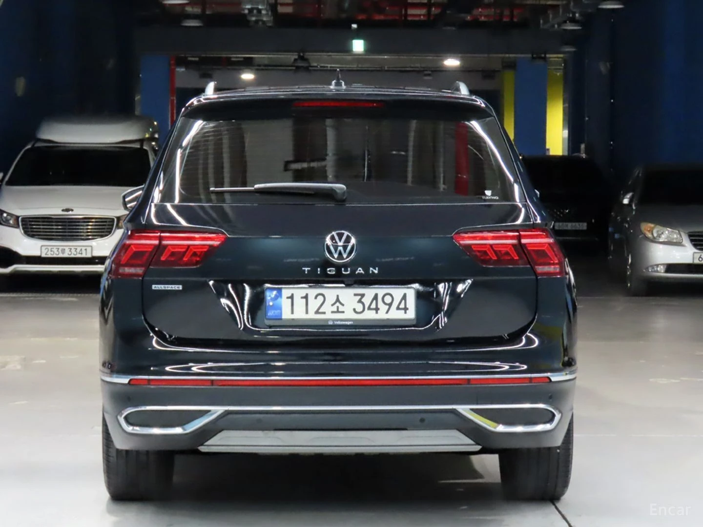 VW Tiguan PRESTIGE - DISTRONIC - ПОДГРЕВИ - ОБДУХ - 360 -, снимка 3 - Автомобили и джипове - 56103461
