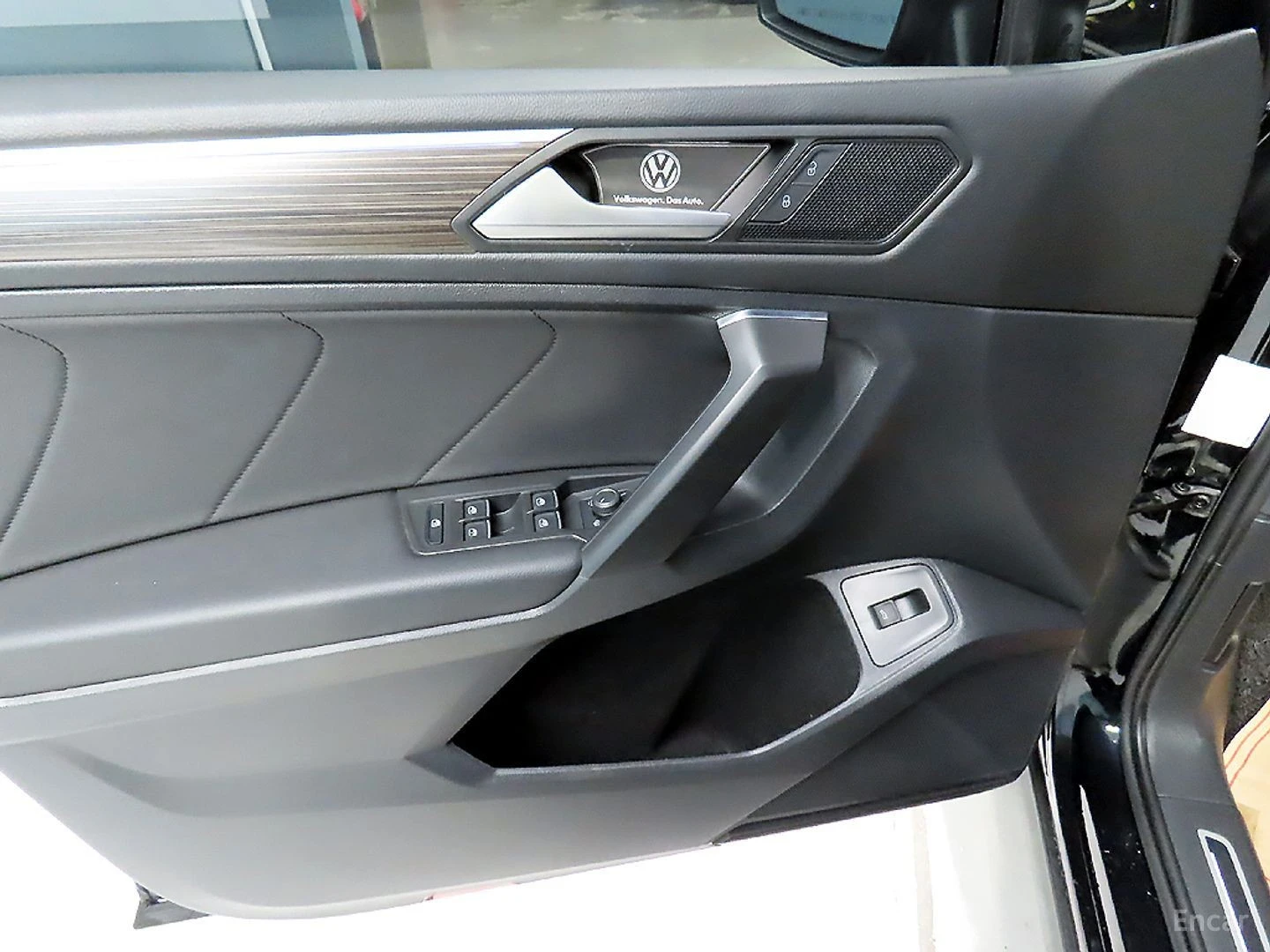 VW Tiguan PRESTIGE - DISTRONIC - ПОДГРЕВИ - ОБДУХ - 360 -, снимка 14 - Автомобили и джипове - 56103461