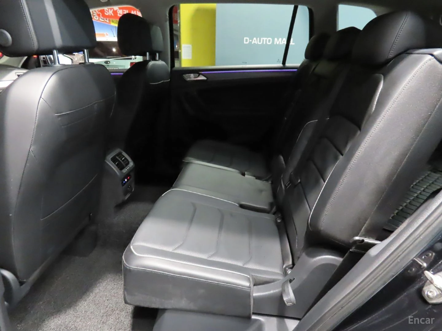 VW Tiguan PRESTIGE - DISTRONIC - ПОДГРЕВИ - ОБДУХ - 360 -, снимка 7 - Автомобили и джипове - 56103461