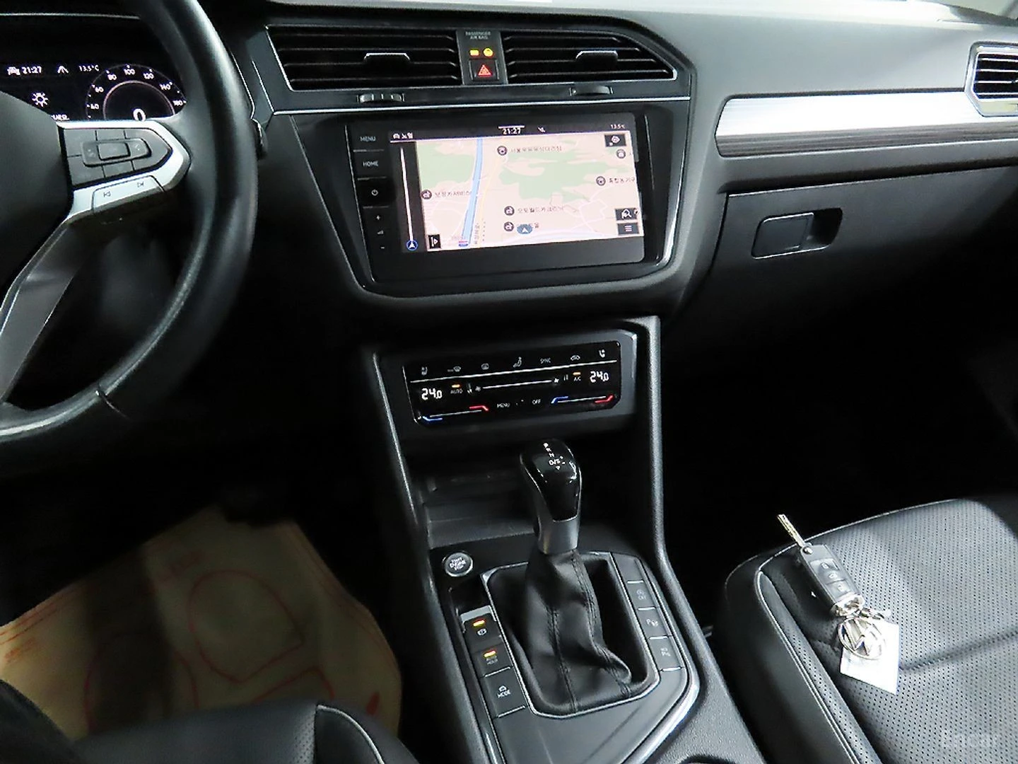 VW Tiguan PRESTIGE - DISTRONIC - ПОДГРЕВИ - ОБДУХ - 360 -, снимка 11 - Автомобили и джипове - 56103461