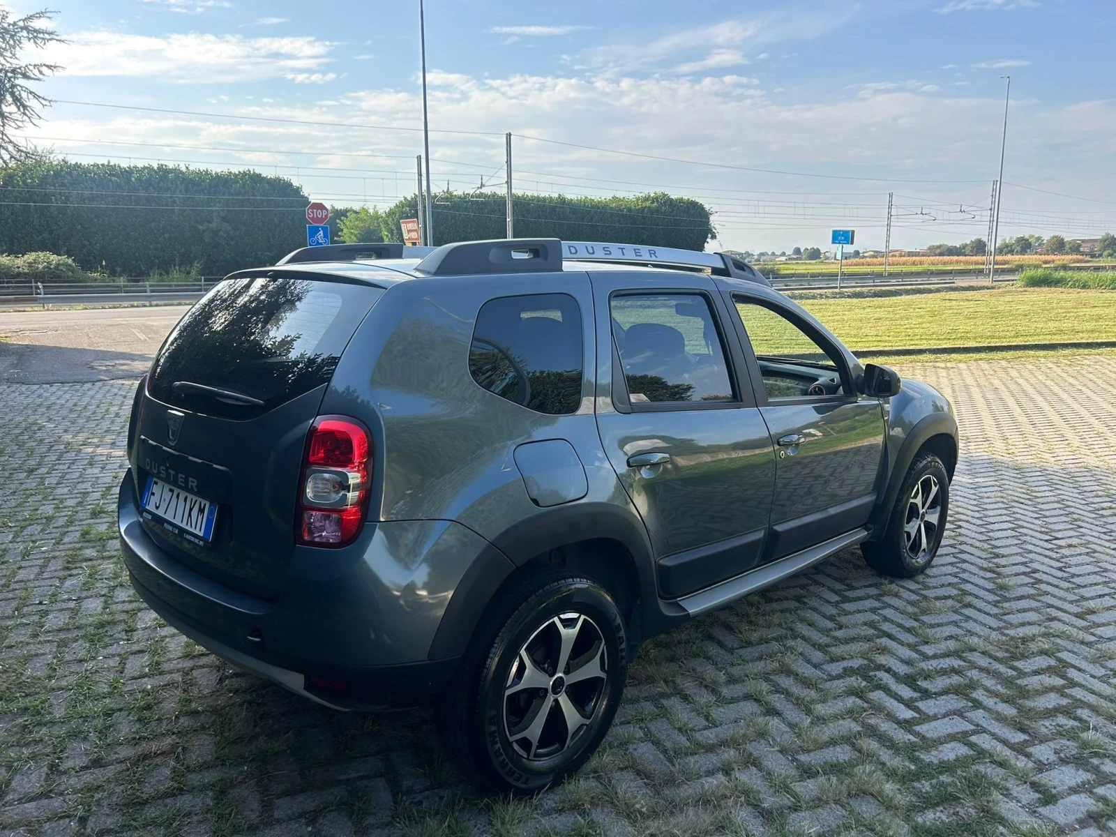 Dacia Duster NAVI* КОЖА* КАМЕРА* 1.5dci 109hp* 7.2017г* ЛИЗИНГ, снимка 17 - Автомобили и джипове - 56129294