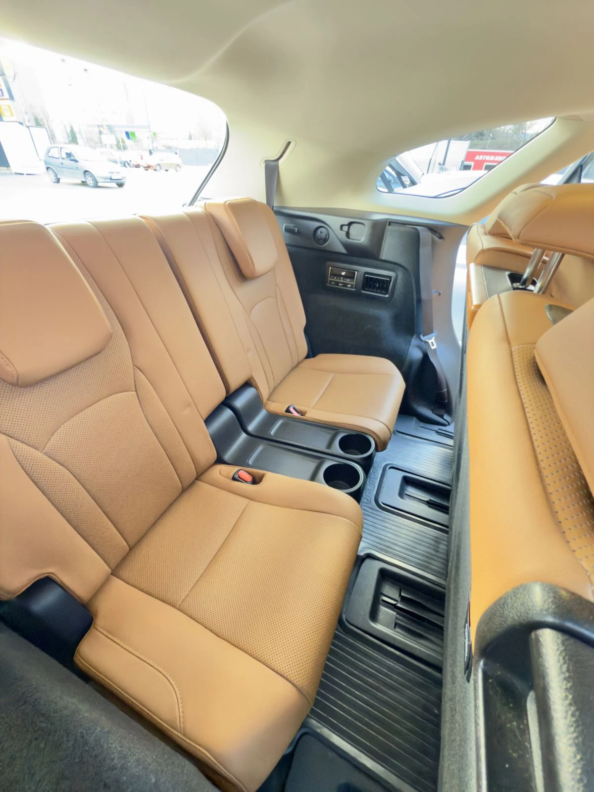 Lexus RX 450h 7-местен, снимка 13 - Автомобили и джипове - 56581477