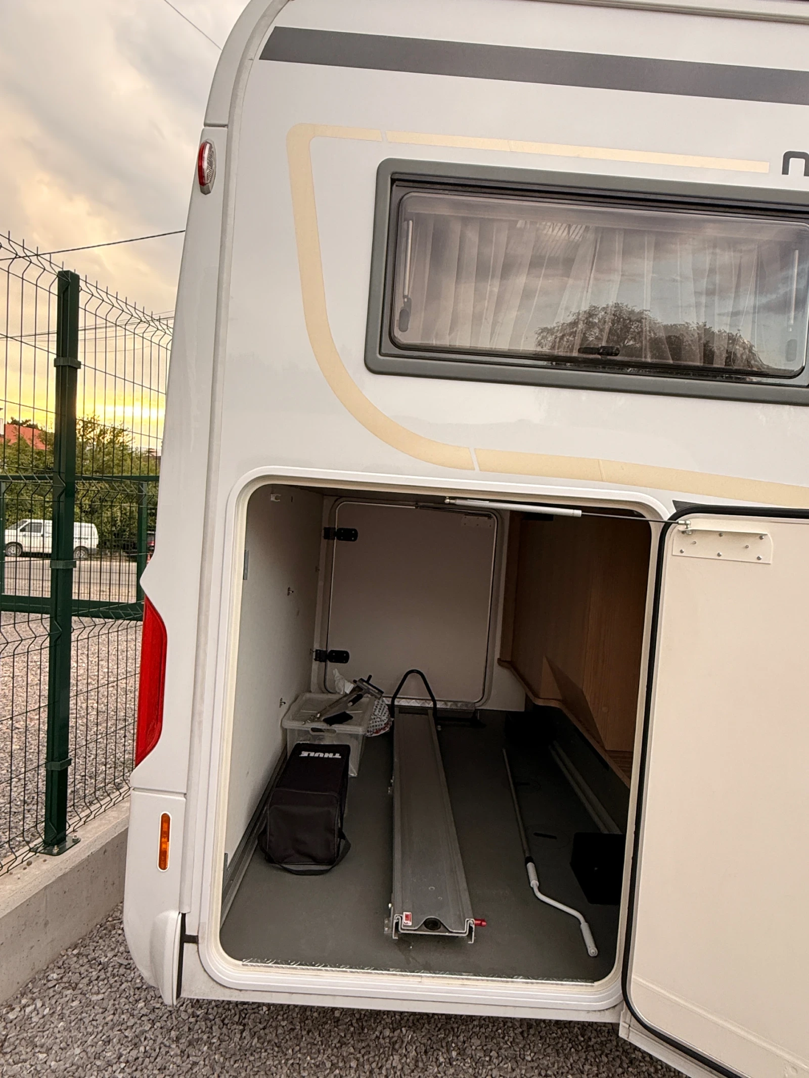 Кемпер Carthago T430 Malibu, снимка 16 - Каравани и кемпери - 56023169