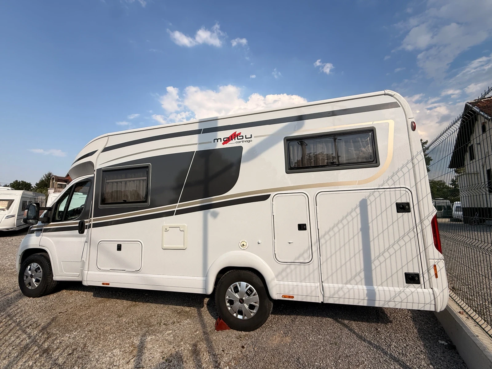 Кемпер Carthago T430 Malibu, снимка 4 - Каравани и кемпери - 56023169