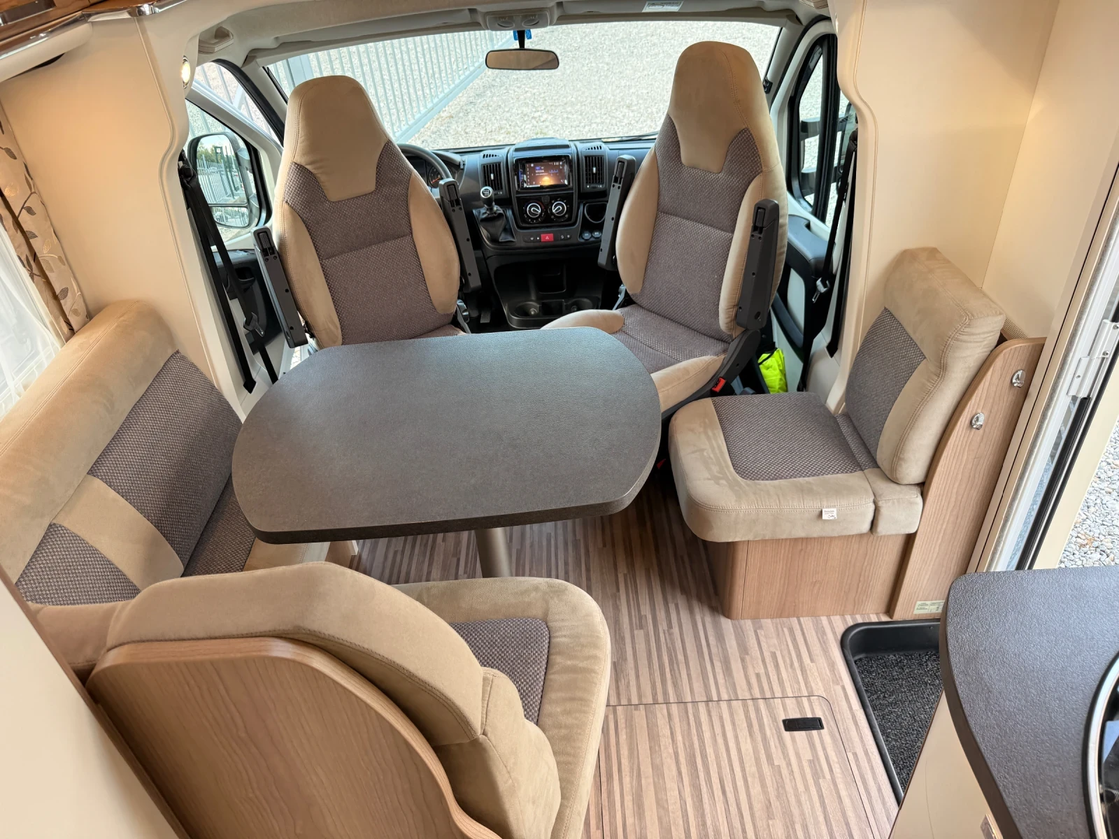 Кемпер Carthago T430 Malibu, снимка 10 - Каравани и кемпери - 56023169