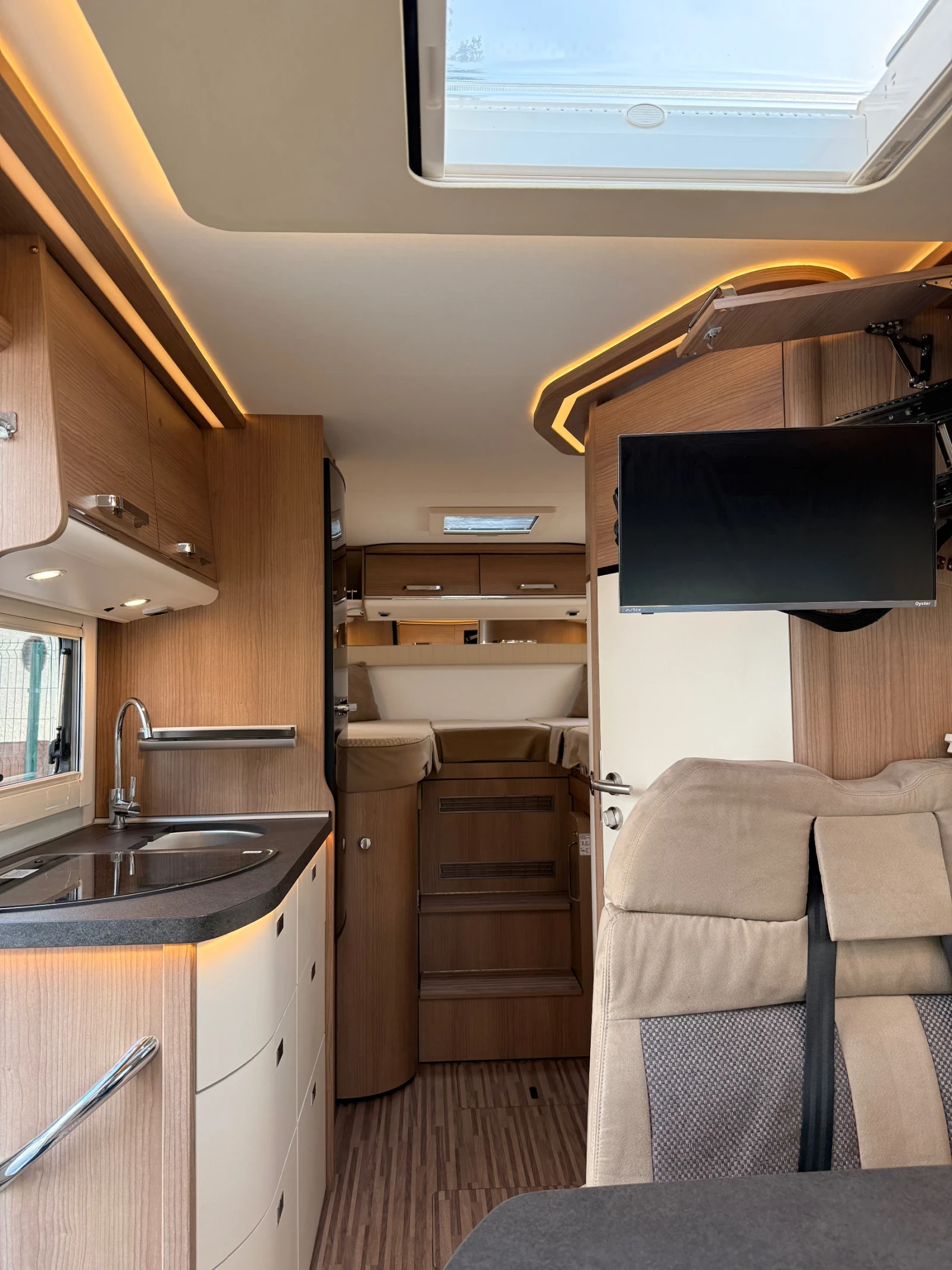 Кемпер Carthago T430 Malibu, снимка 9 - Каравани и кемпери - 56023169