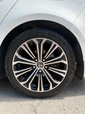 Toyota Corolla 1.8 Hybrid Luxury 89х.км. Първи собственик!, снимка 16