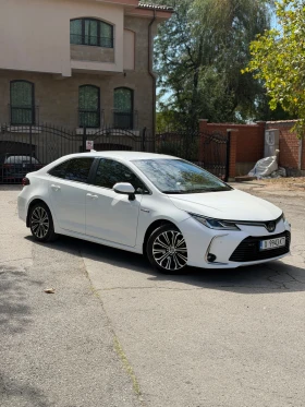 Toyota Corolla 1.8 Hybrid Luxury 89х.км. Първи собственик!, снимка 4