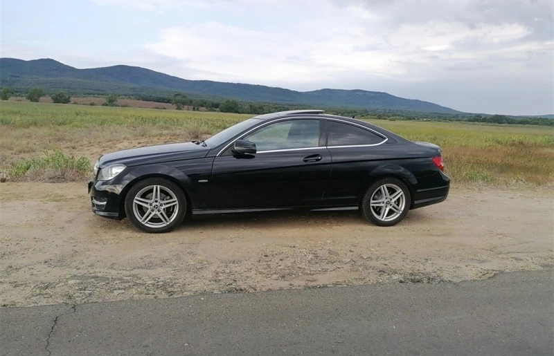 Mercedes-Benz C 220 2.2 AMG COUPE, снимка 5 - Автомобили и джипове - 38776275