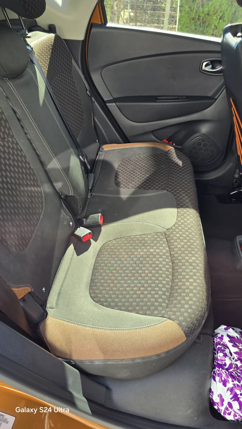 Renault Captur, снимка 6 - Автомобили и джипове - 49536415