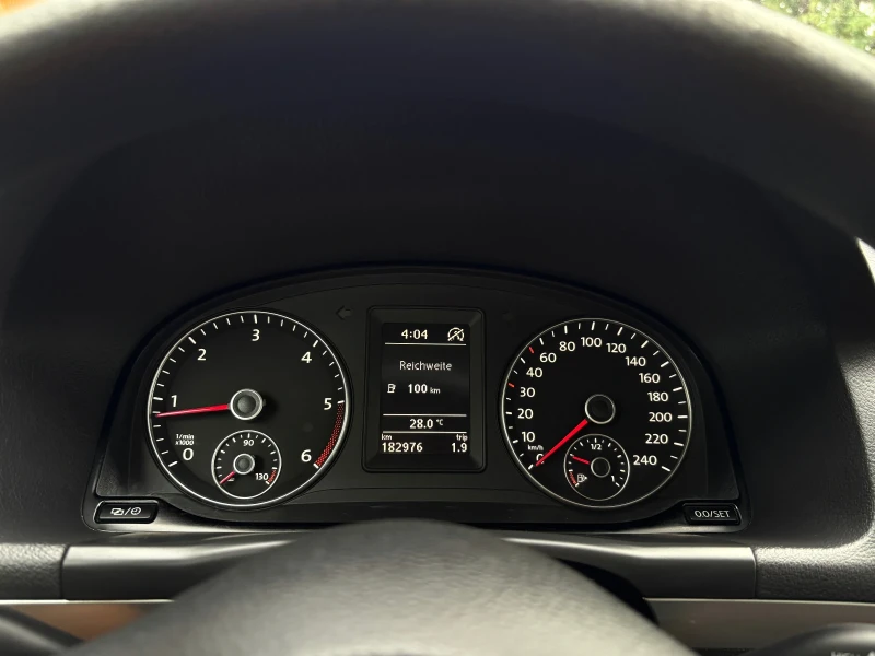 VW Touran 1.6TDI 6скорости*  TREND* 182 000км* , снимка 12 - Автомобили и джипове - 51683158