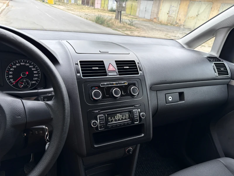 VW Touran 1.6TDI 6скорости*  TREND* 182 000км* , снимка 11 - Автомобили и джипове - 51683158