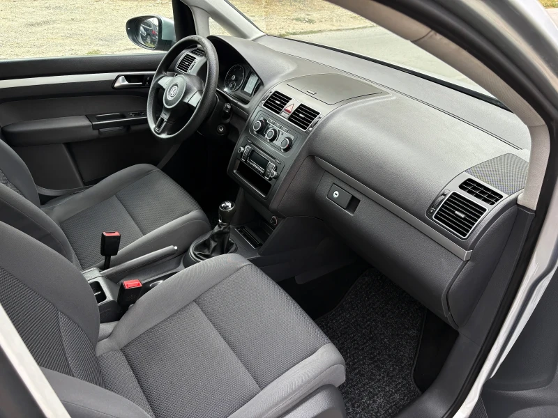 VW Touran 1.6TDI 6скорости*  TREND* 182 000км* , снимка 8 - Автомобили и джипове - 51683158
