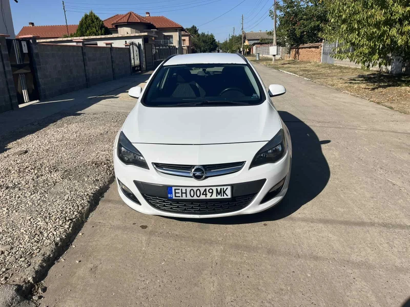 Opel Astra комби, снимка 4 - Автомобили и джипове - 51826401