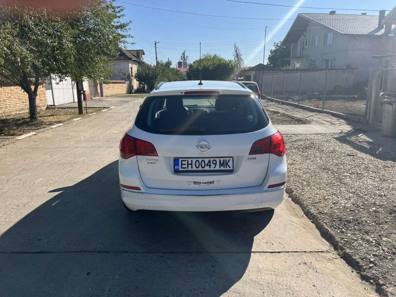 Opel Astra комби, снимка 5 - Автомобили и джипове - 51826401