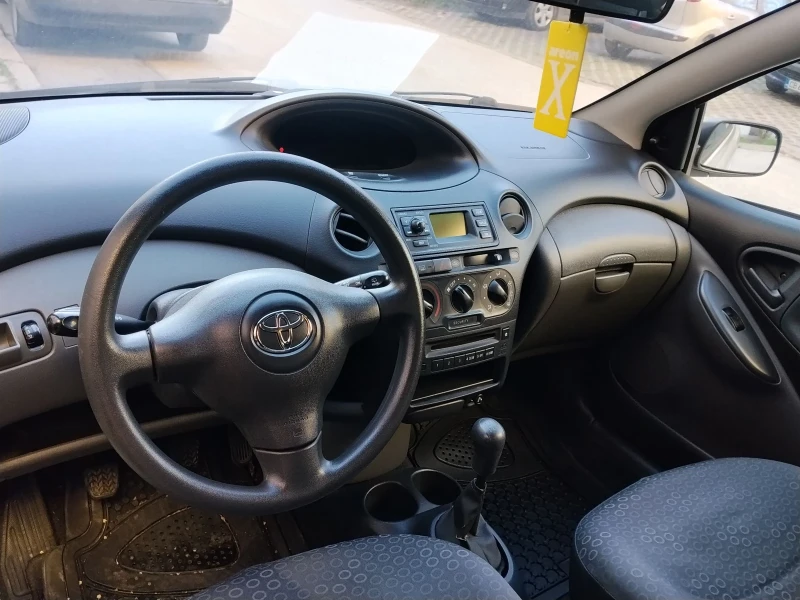 Toyota Yaris 1.3, снимка 9 - Автомобили и джипове - 52547054