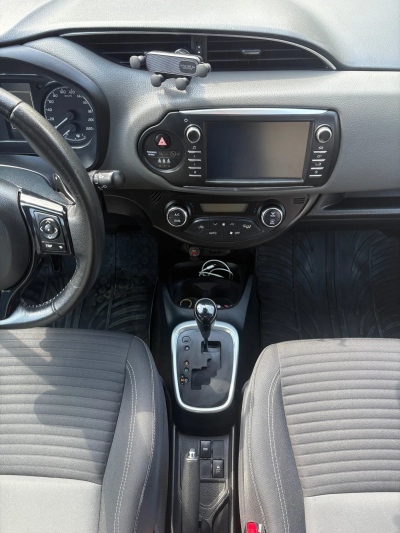 Toyota Yaris 1.5, снимка 13 - Автомобили и джипове - 53443979