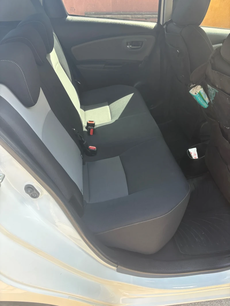 Toyota Yaris 1.5, снимка 10 - Автомобили и джипове - 53443979