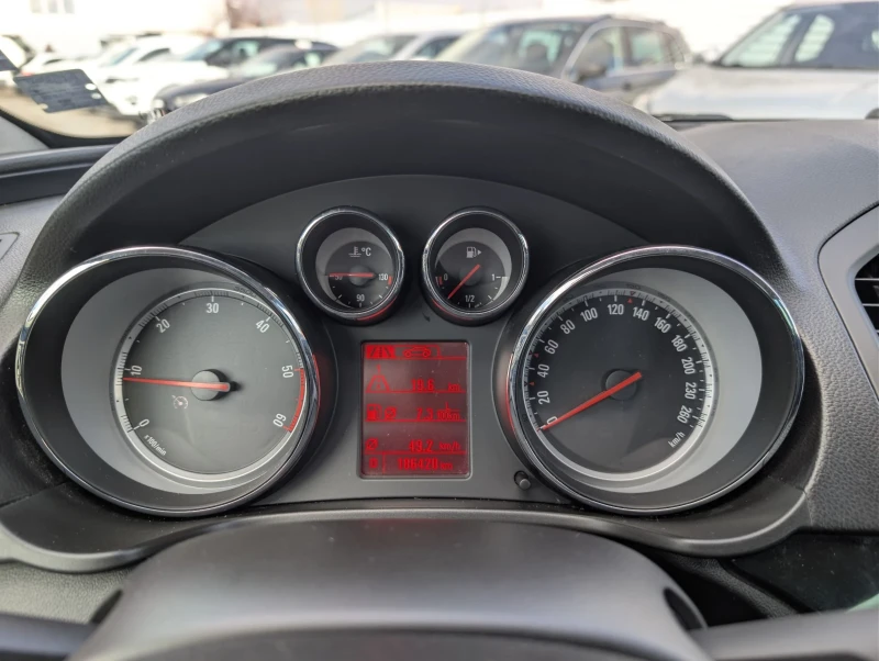 Opel Insignia 2.0 CDTI* Автоматик* 2015г., снимка 15 - Автомобили и джипове - 53443361