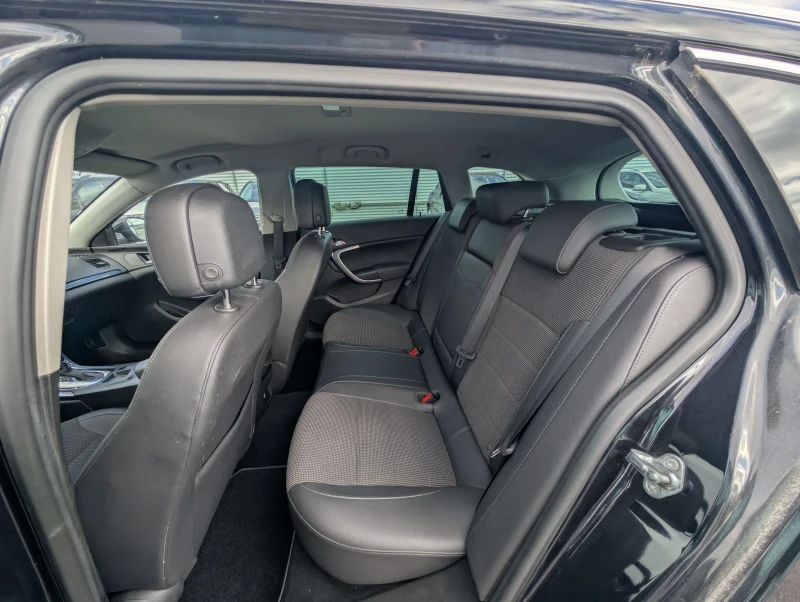Opel Insignia 2.0 CDTI* Автоматик* 2015г., снимка 14 - Автомобили и джипове - 53443361