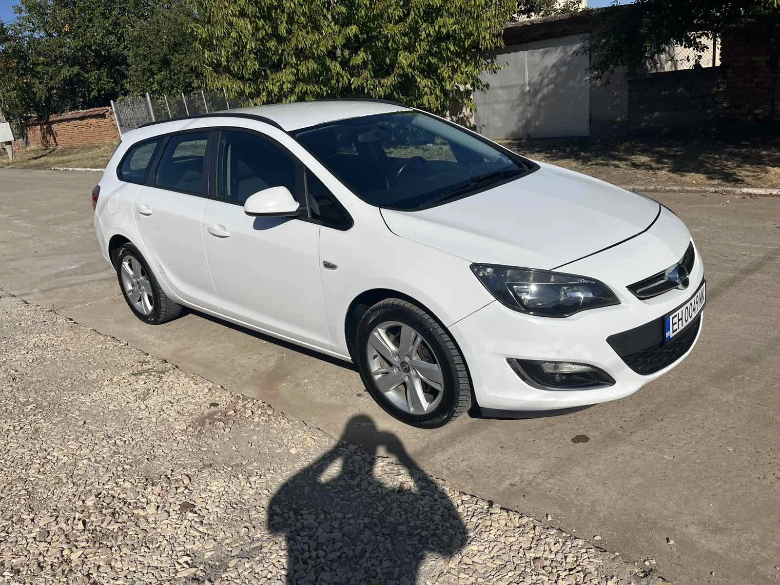 Opel Astra комби, снимка 1