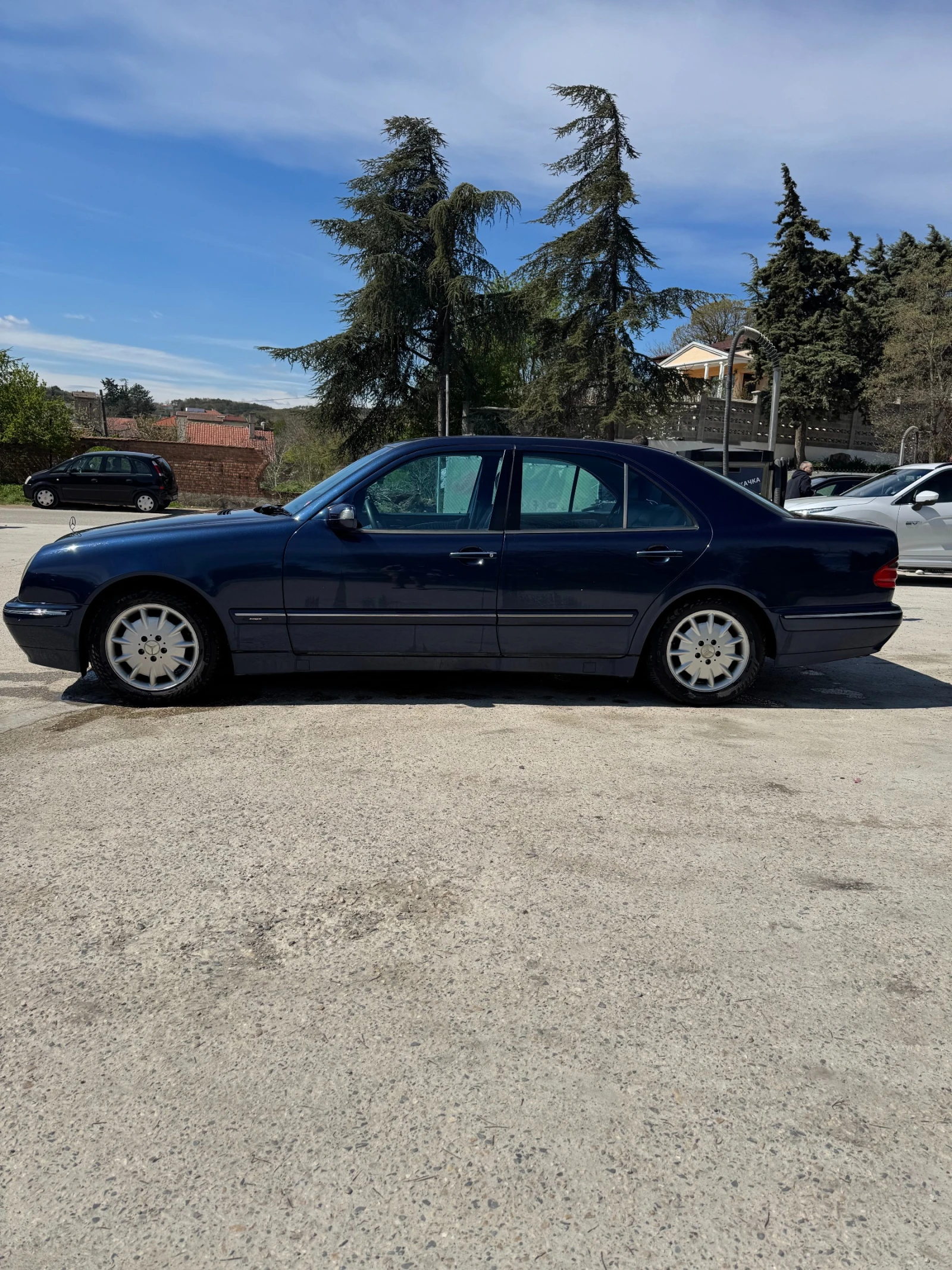 Mercedes-Benz E 200  - изображение 6