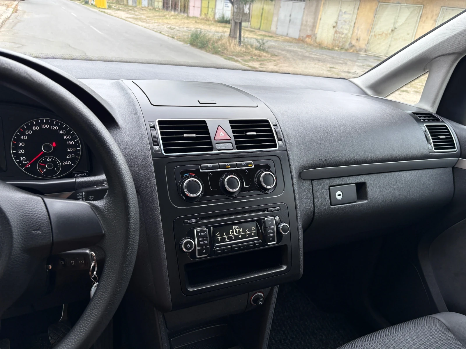 VW Touran 1.6TDI 6*  TREND* 182 000*  | Mobile.bg   11