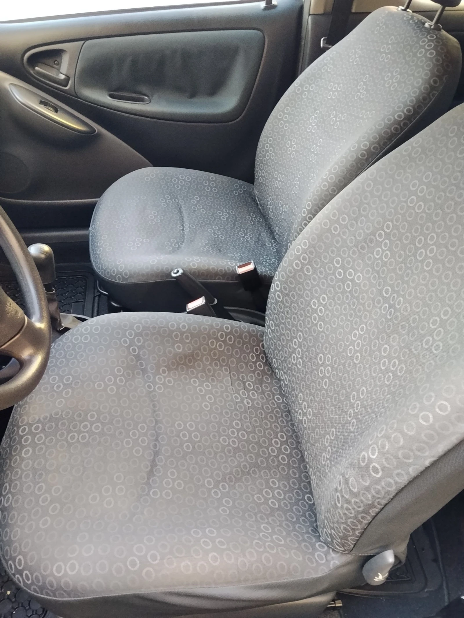 Toyota Yaris 1.3 - изображение 8