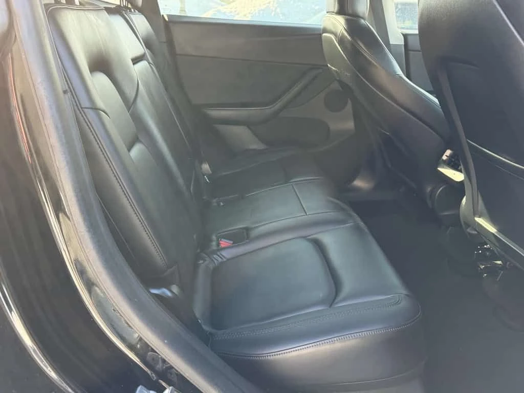 Tesla Model Y Long Range AWD  CARFAX, снимка 12 - Автомобили и джипове - 53972583