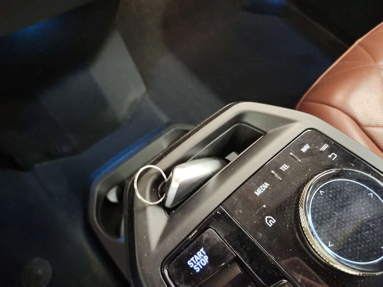 BMW iX XDRIVE50  CARFAX | Mobile.bg � ����������� 8