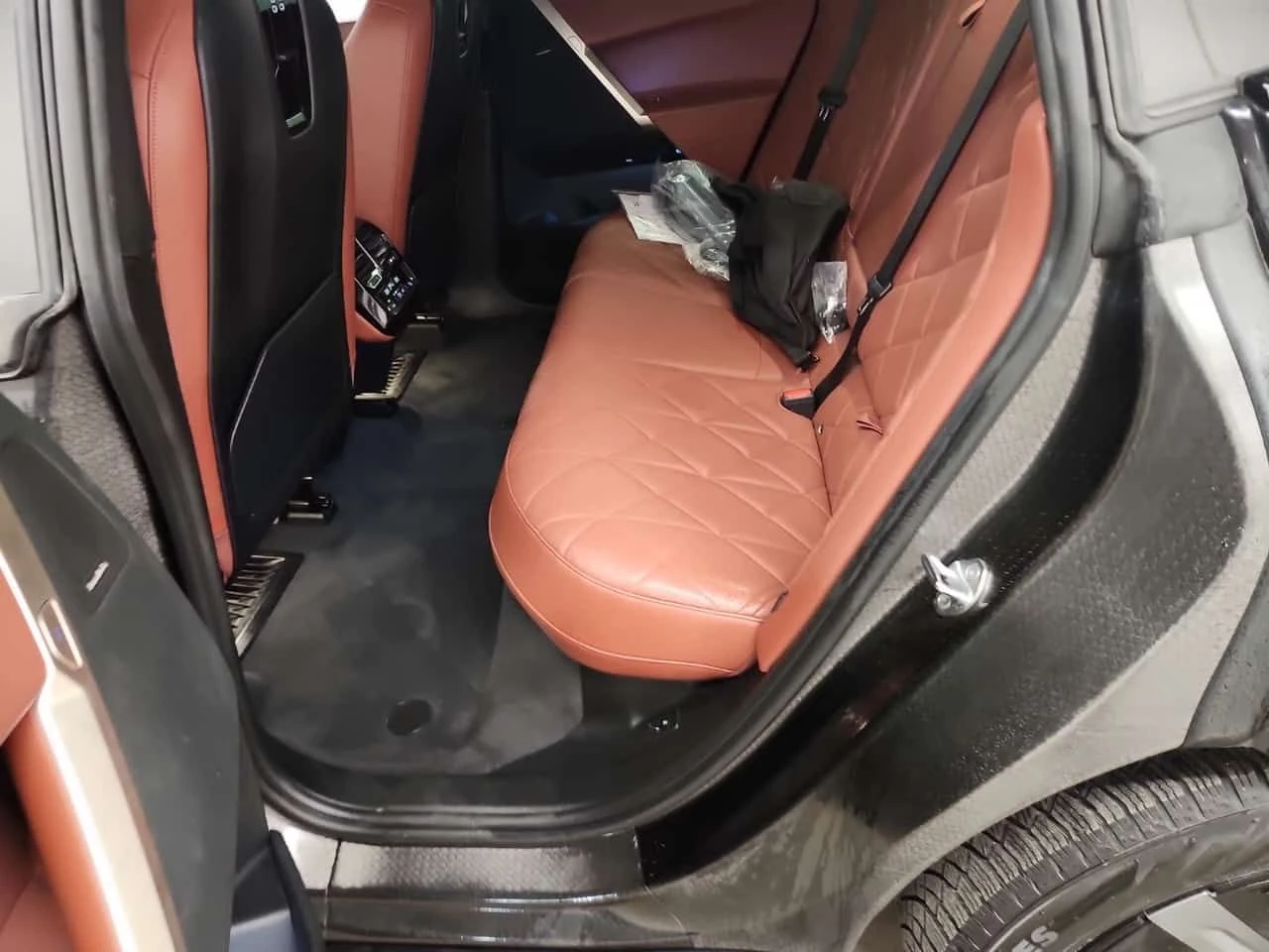 BMW iX XDRIVE50  CARFAX | Mobile.bg � ����������� 11