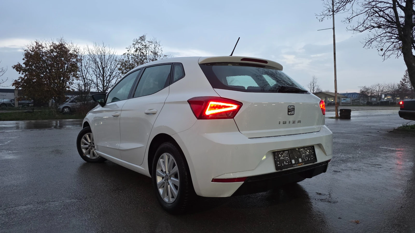 Seat Ibiza ЧИСТО НОВА, снимка 5 - Автомобили и джипове - 54568644