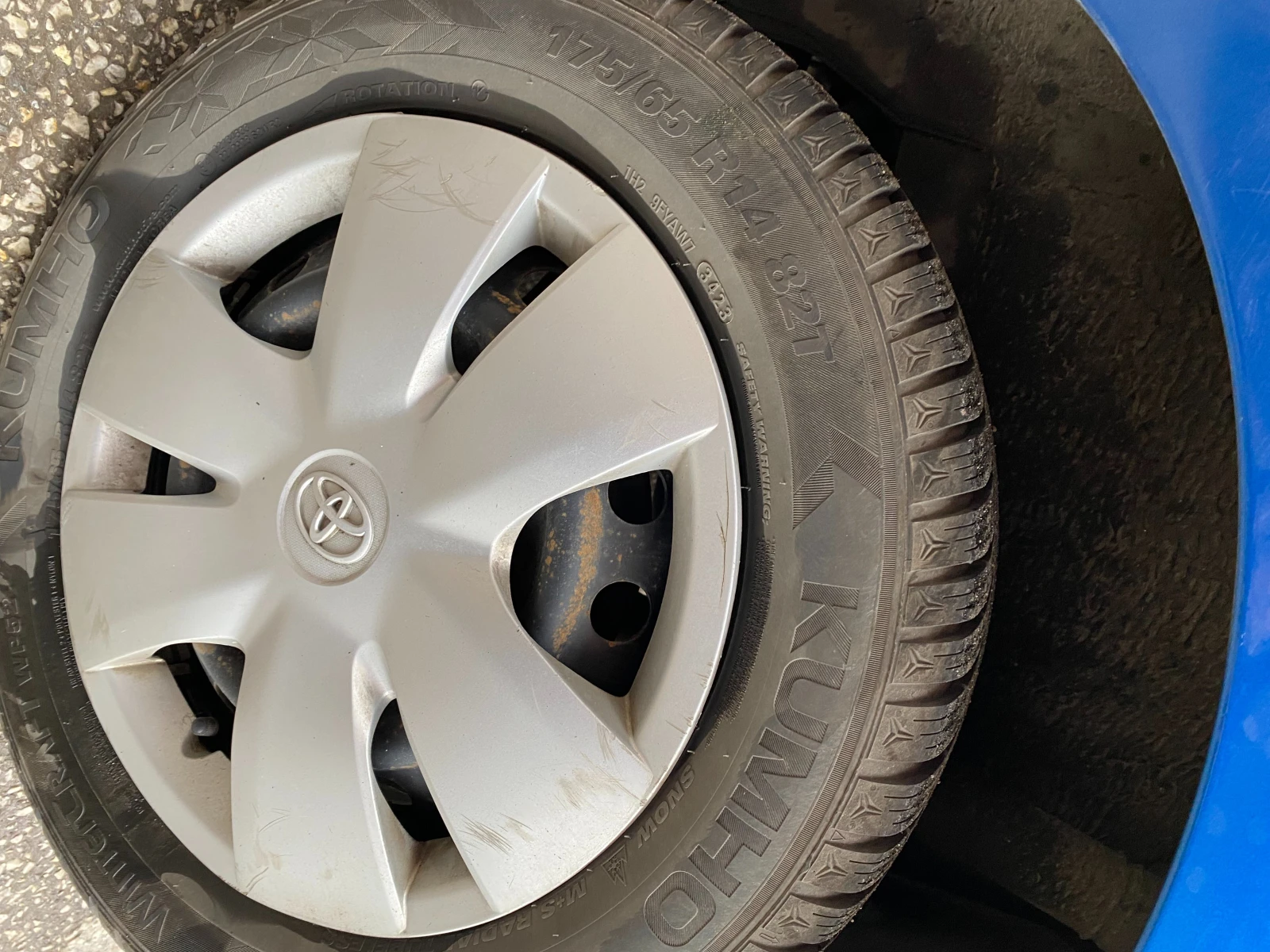 Toyota Yaris 1.0 VVT-i, снимка 16 - Автомобили и джипове - 54654612