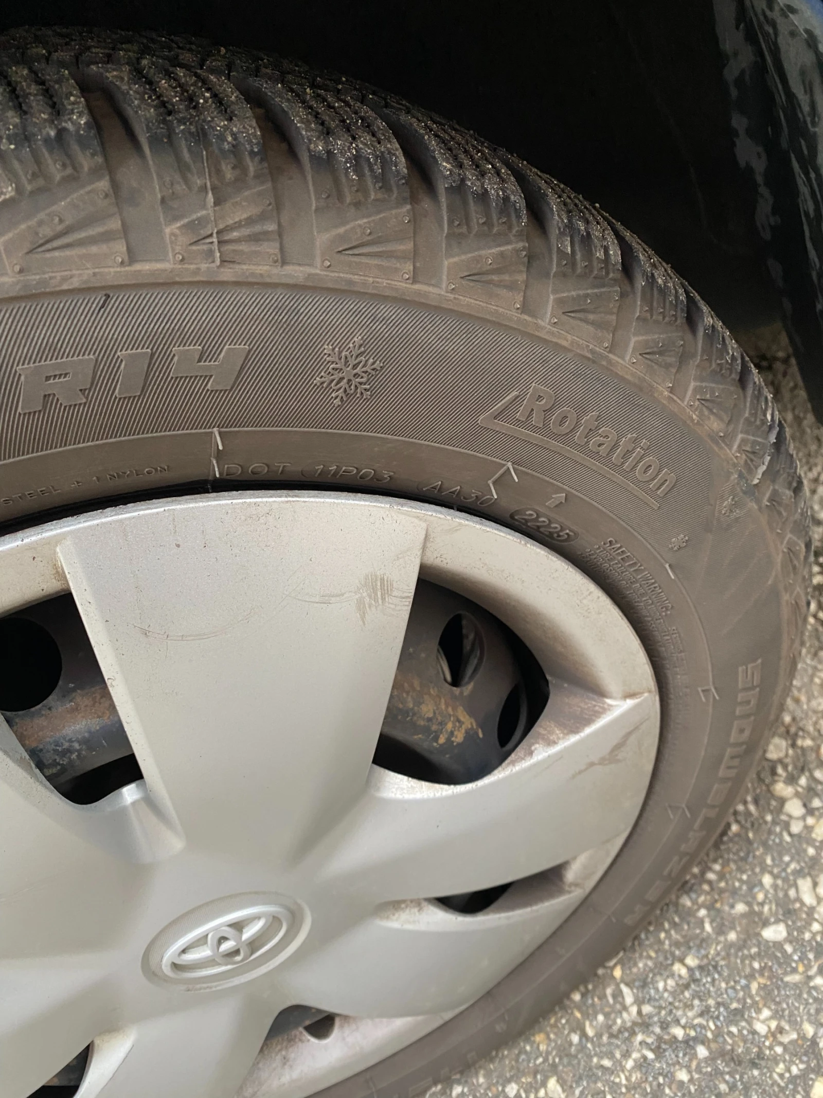 Toyota Yaris 1.0 VVT-i, снимка 15 - Автомобили и джипове - 54654612