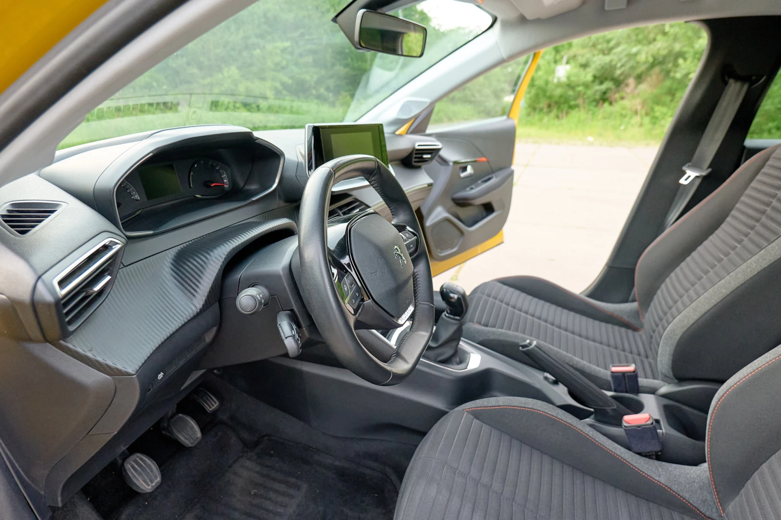 Peugeot 208, снимка 7 - Автомобили и джипове - 54723589