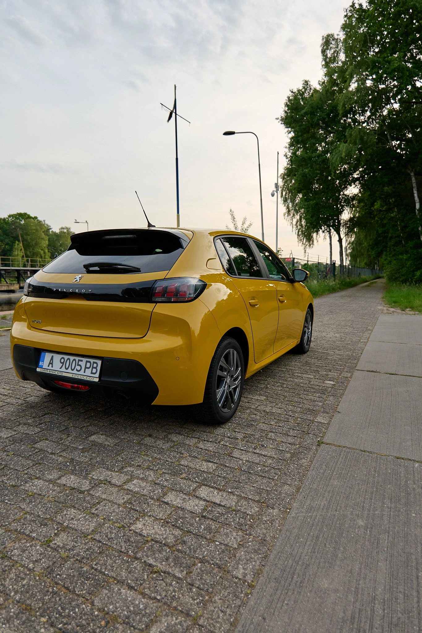 Peugeot 208, снимка 3 - Автомобили и джипове - 54723589