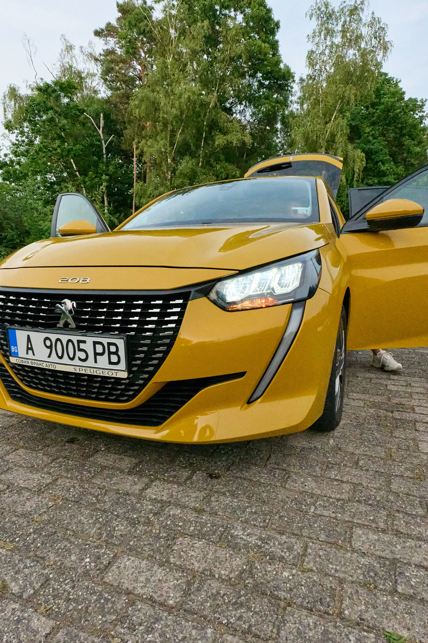 Peugeot 208, снимка 4 - Автомобили и джипове - 54723589