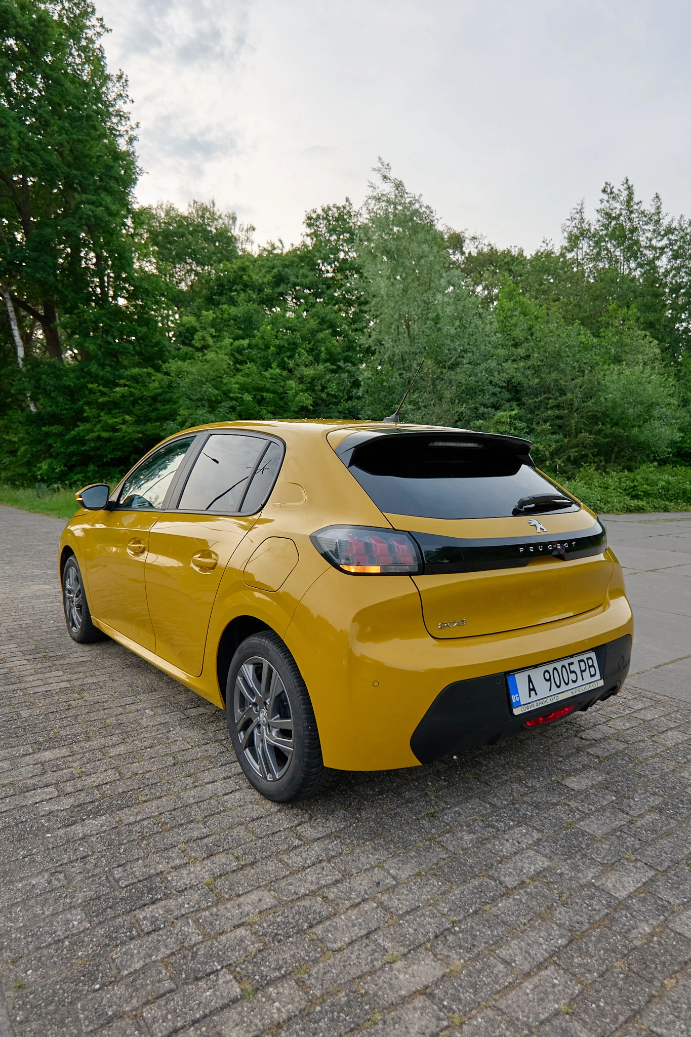 Peugeot 208, снимка 2 - Автомобили и джипове - 54723589
