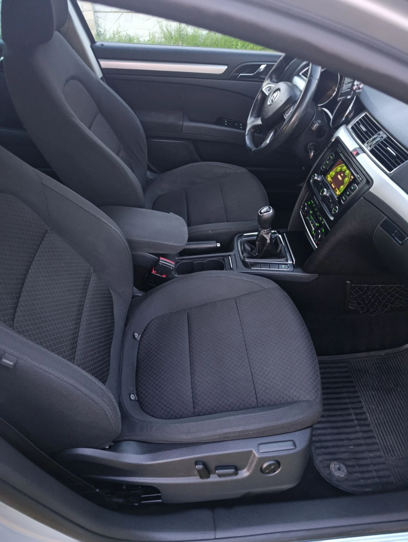 Skoda Superb 2.0TDI, снимка 13 - Автомобили и джипове - 54812431