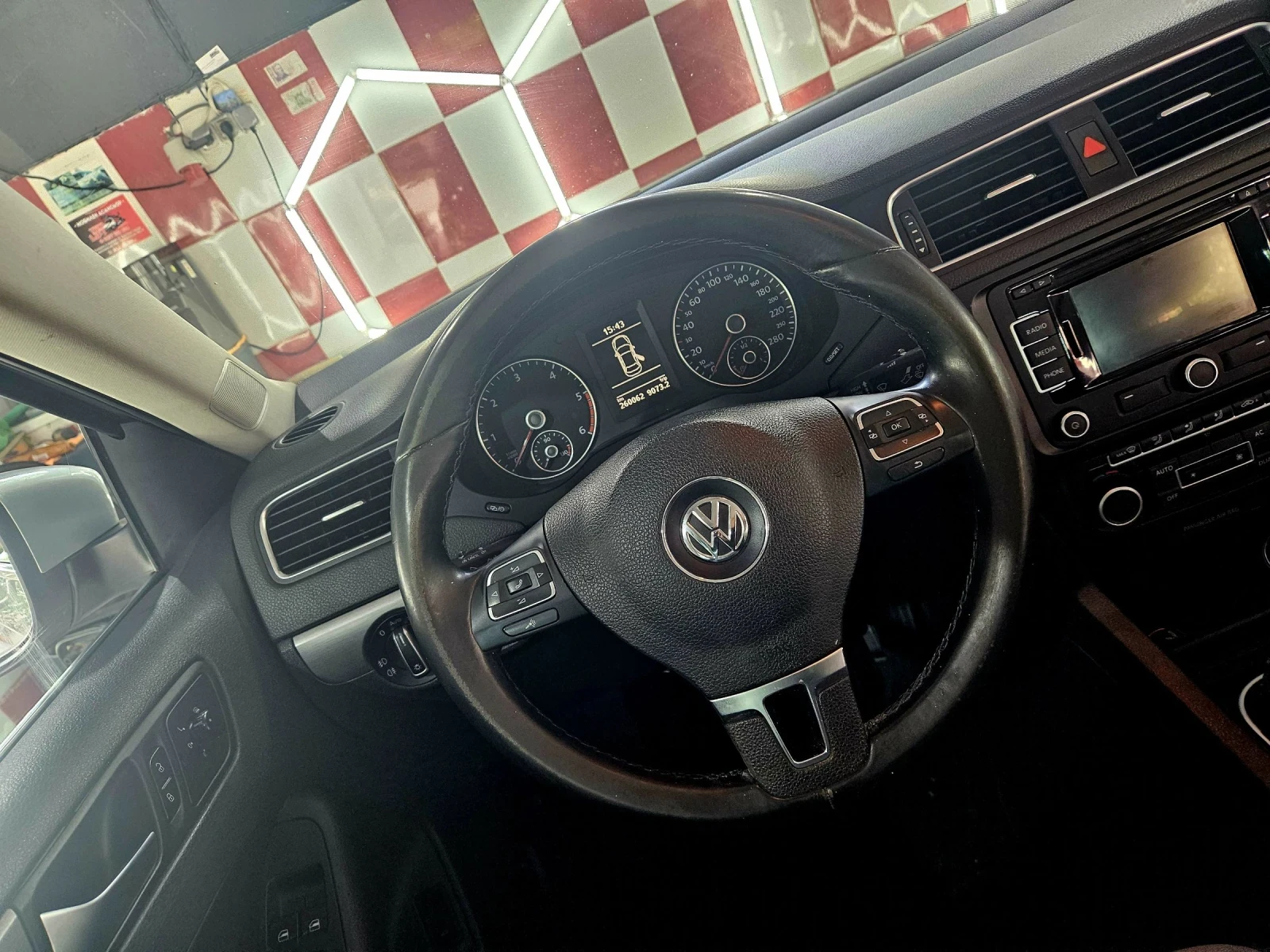 VW Jetta 1.6TDI High Executive Line 2013, снимка 14 - Автомобили и джипове - 55241796