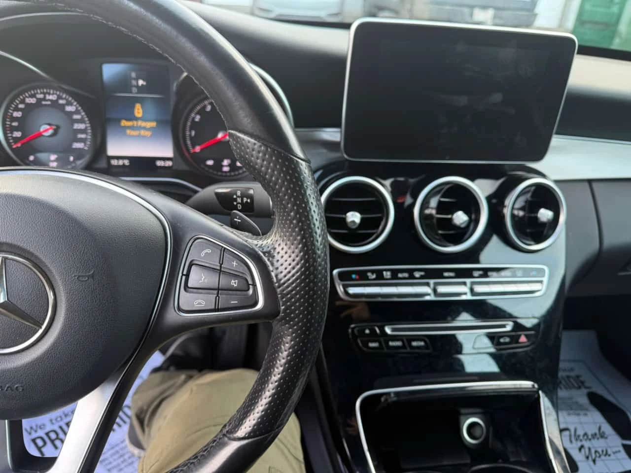 Mercedes-Benz C 300 * АВТОКРЕДИТ БЕЗ ПЪРВОНАЧАЛНА ВНОСКА* , снимка 8 - Автомобили и джипове - 55294480
