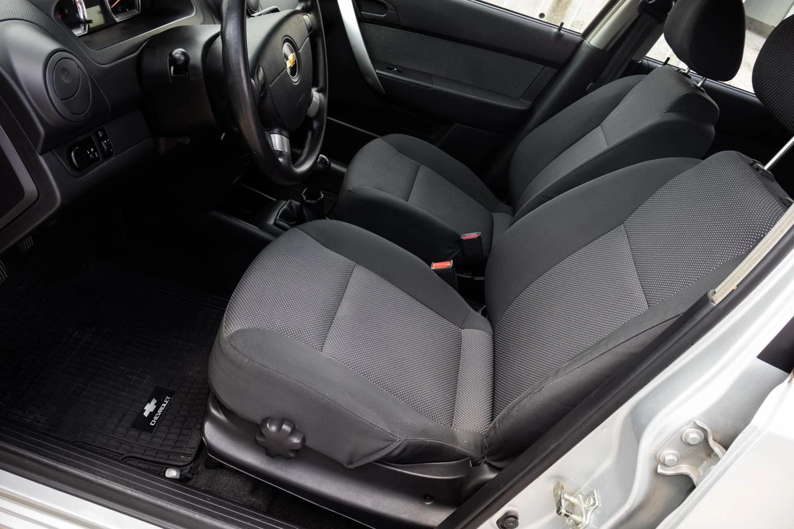 Chevrolet Aveo, снимка 16 - Автомобили и джипове - 55449837